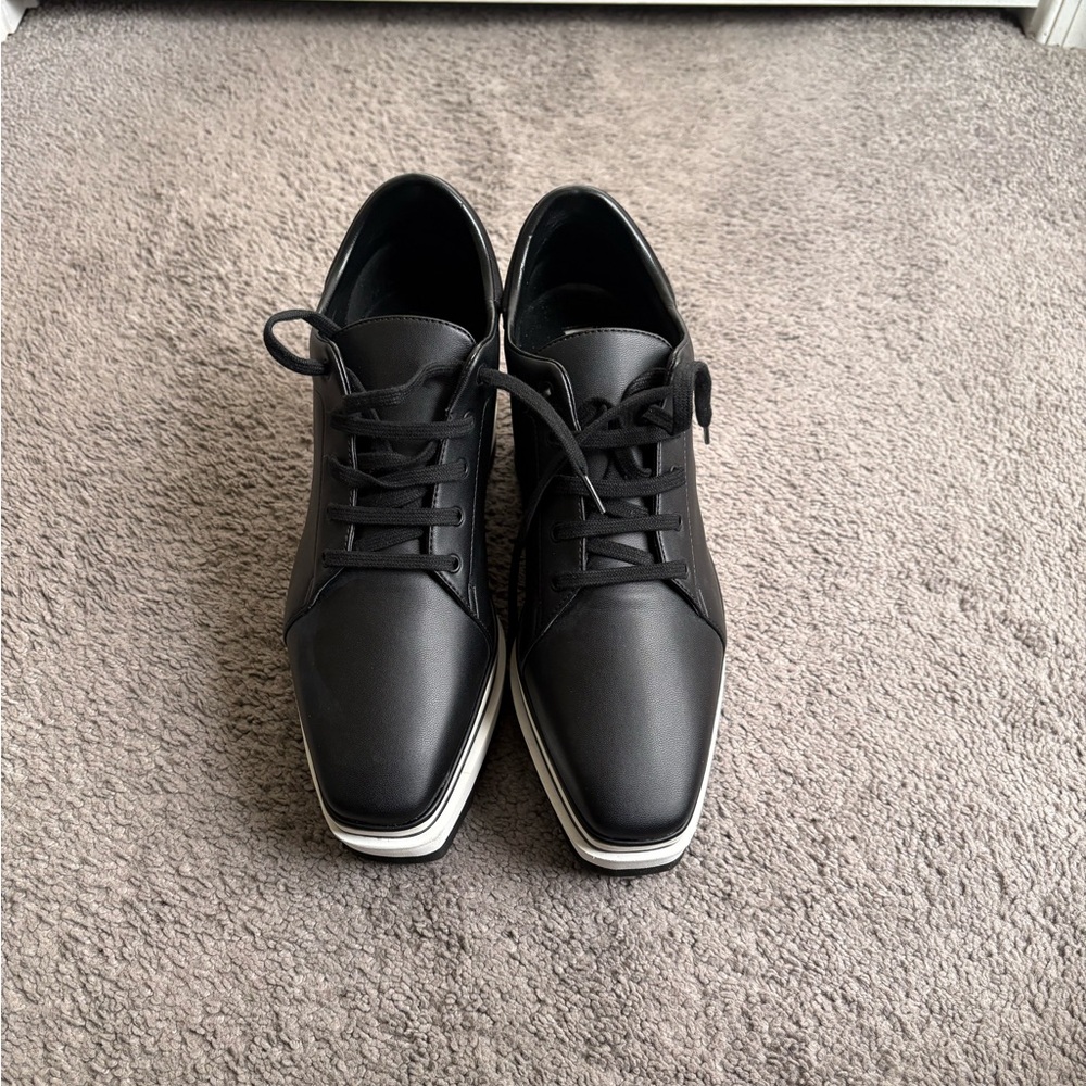Stella McCartney Elyse Lace Up Platform Sneaker
Color: Black & White
US 9 Eur 39
